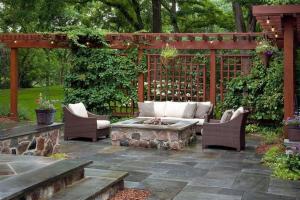Making the zone of relaxation: beautiful patio with their own hands