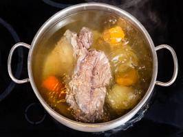 Learn how to properly cook the broth. Riches, but almost transparent. sharing a secret