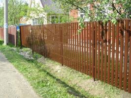 He built a "perpetual" the fence, but they remained dissatisfied